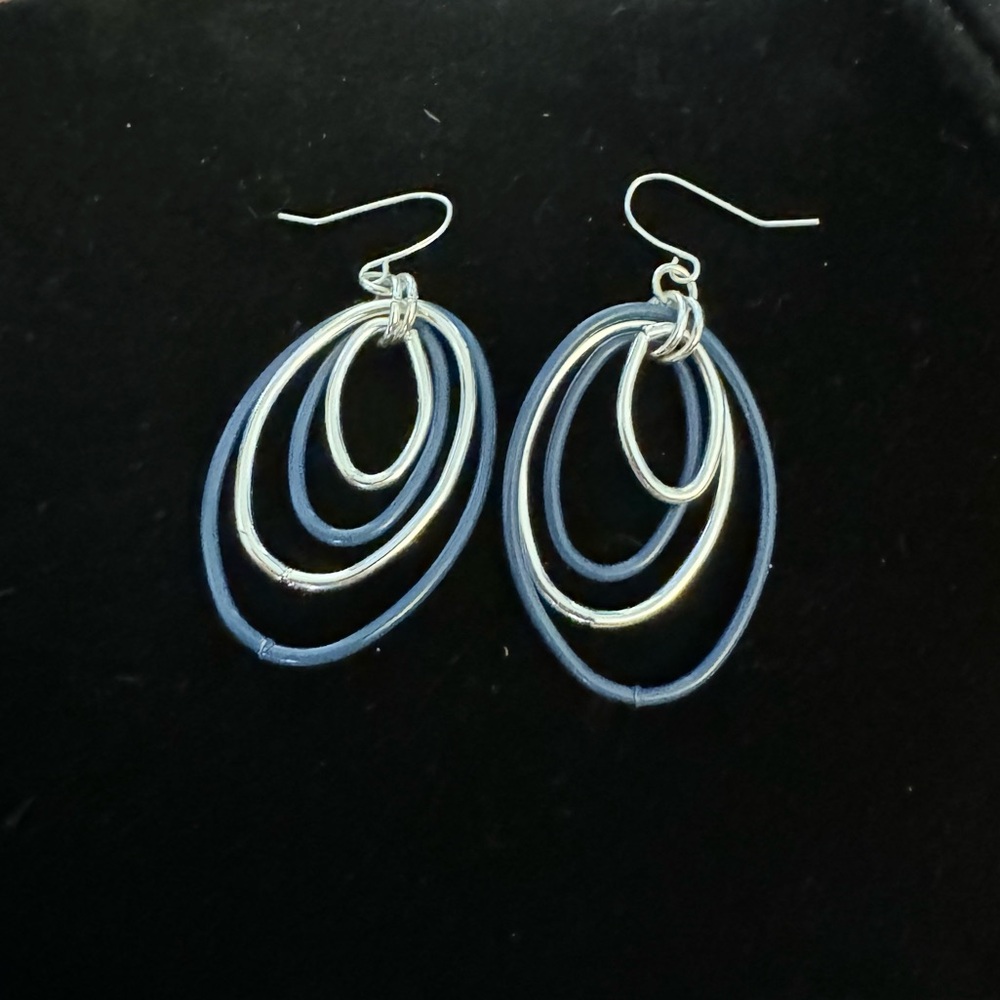 🧩 3/$20 Silver & Blue 4 Circle Dangle Earrings